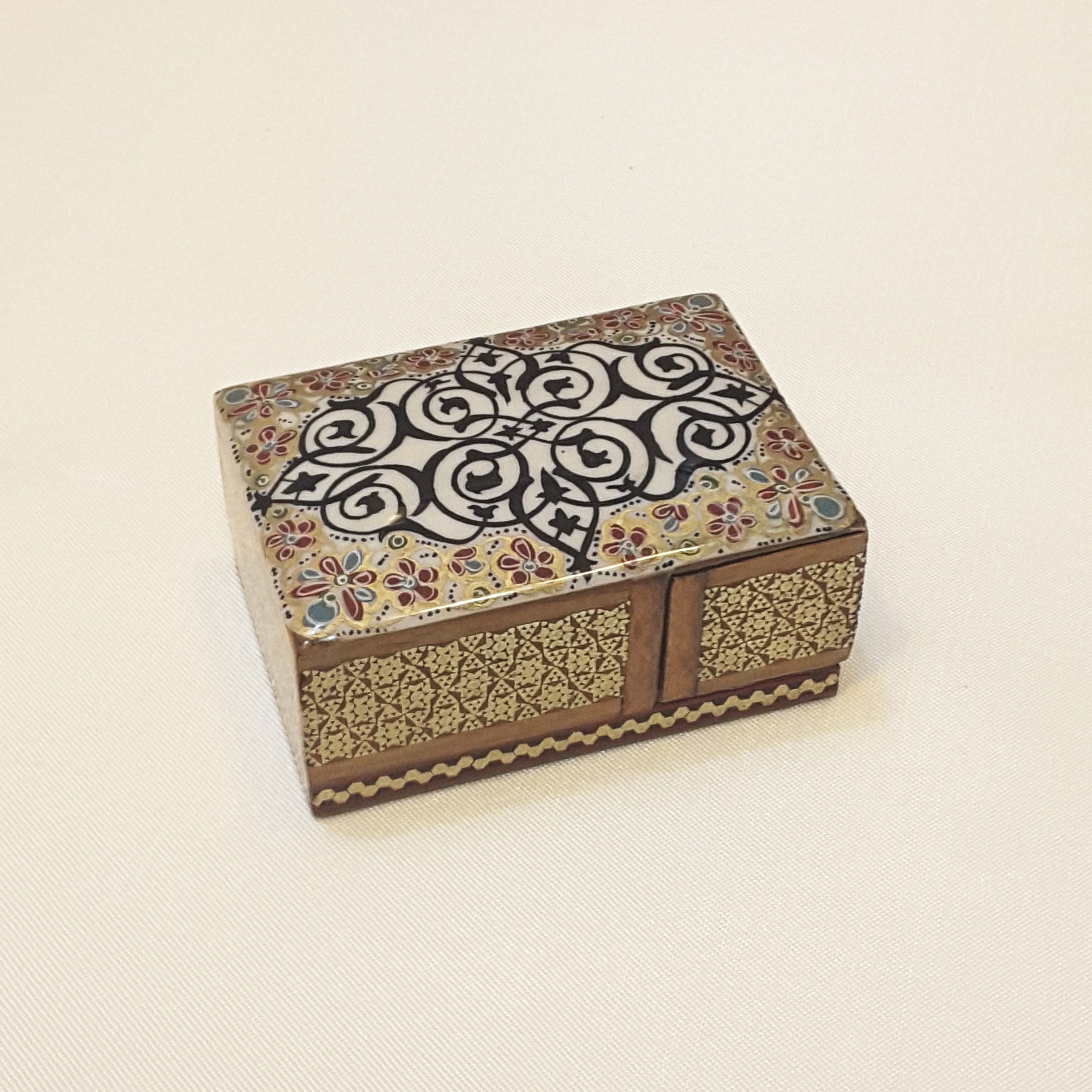 Persian inlayed handicraft with eslimi painting jewelry box 7 cm